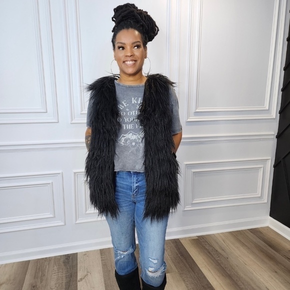 Black Fluffy Faux Fur Vest - Picture 1 of 6